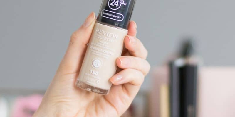 Best Foundations & Concealers for Combination Skin: Buying Guide & Reviews